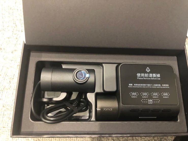 Видеорегистратор 70mai. Этот видеорегистратор умеет снимать как происходящее как впереди, так и сзади. Фото.