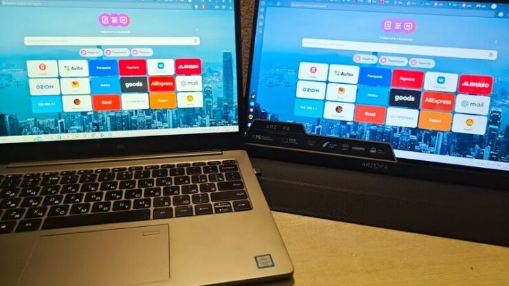 Монитор для ноутбука. Работать с двумя мониторами станет значительно удобнее. Фото.