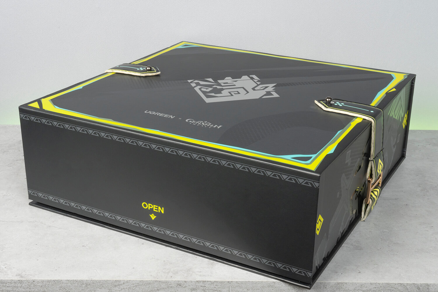 Чем заряжать iPhone во время игры? Гоняю коллекционные зарядные устройства UGREEN x Genshin Impact. Фото.