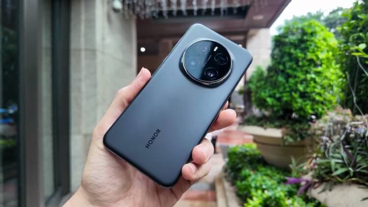 Камера в смартфоне. Камера в Honor Magic 7 Pro выглядит монструозно. Изображение: t3.com. Камера в смартфоне. Камера в Honor Magic 7 Pro выглядит монструозно. Изображение: t3.com. Фото.