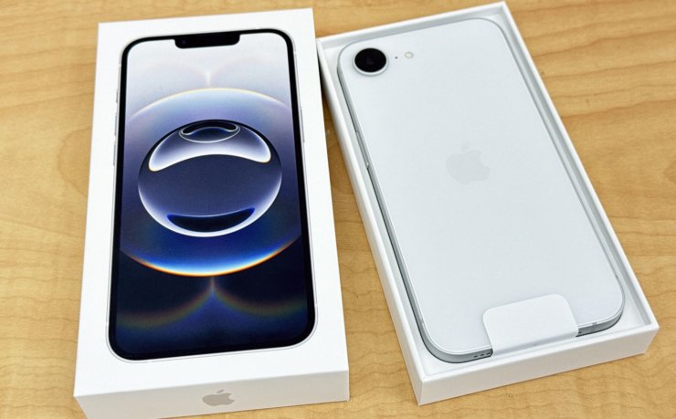 Какой Айфон дешевле. Если вырез-челка вас не смущает, то iPhone 16e станет отличным выбором. Изображение: gigazine.net. Какой Айфон дешевле. Если вырез-челка вас не смущает, то iPhone 16e станет отличным выбором. Изображение: gigazine.net. Фото.