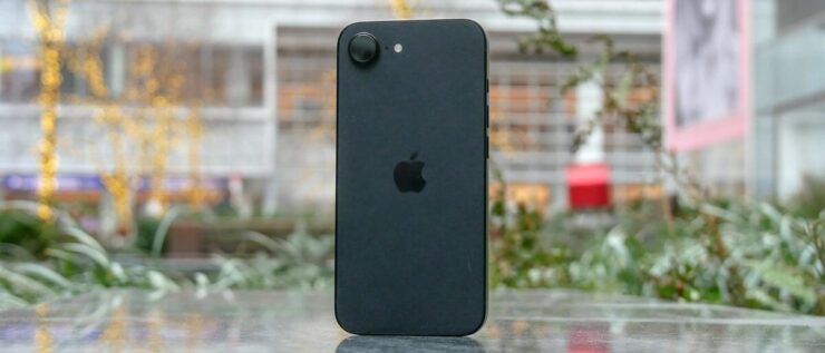 Итог: разница для владельцев iPhone 12, 13, 14 и iPhone 15. Если не хотите много платить за Айфон, то iPhone 16e — ваш выбор. Изображение: tomsguide.com. Фото.