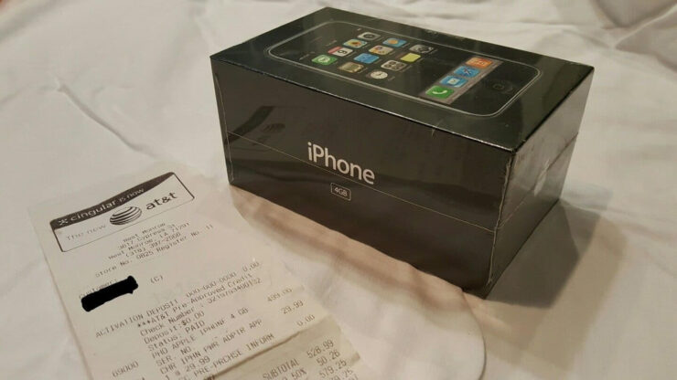 Сколько стоит самый первый iPhone. Если Айфон распаковали, его цена падает. Фото: CultOfMac. Фото.