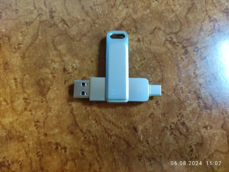 Переходник с USB на USB-C. Вот такая флешка действительно удобная. Изображение: aliexpress.ru. Переходник с USB на USB-C. Вот такая флешка действительно удобная. Изображение: aliexpress.ru. Фото.