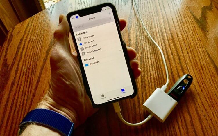 Как подключить флешку или внешний накопитель к iPhone и iPad. К iPhone можно подключить различную периферию. В том числе и флешки с внешними дисками. Изображение: computerhardwareinc.com. Как подключить флешку или внешний накопитель к iPhone и iPad. К iPhone можно подключить различную периферию. В том числе и флешки с внешними дисками. Изображение: computerhardwareinc.com. Фото.
