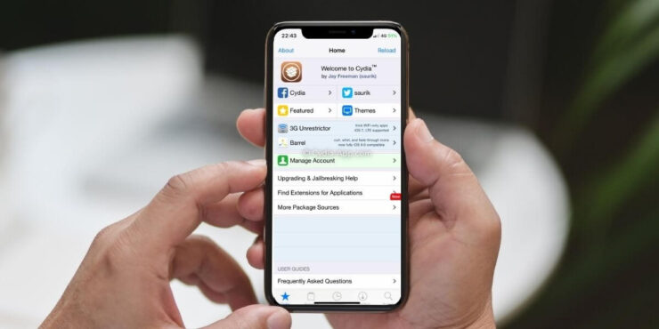 Минусы джейлбрейка iPhone. Если бездумно устанавливать твики из Cydia, то смартфон легко может заглючить, и придется восстанавливать его до заводских настроек. Изображение: cashify.in. Фото.