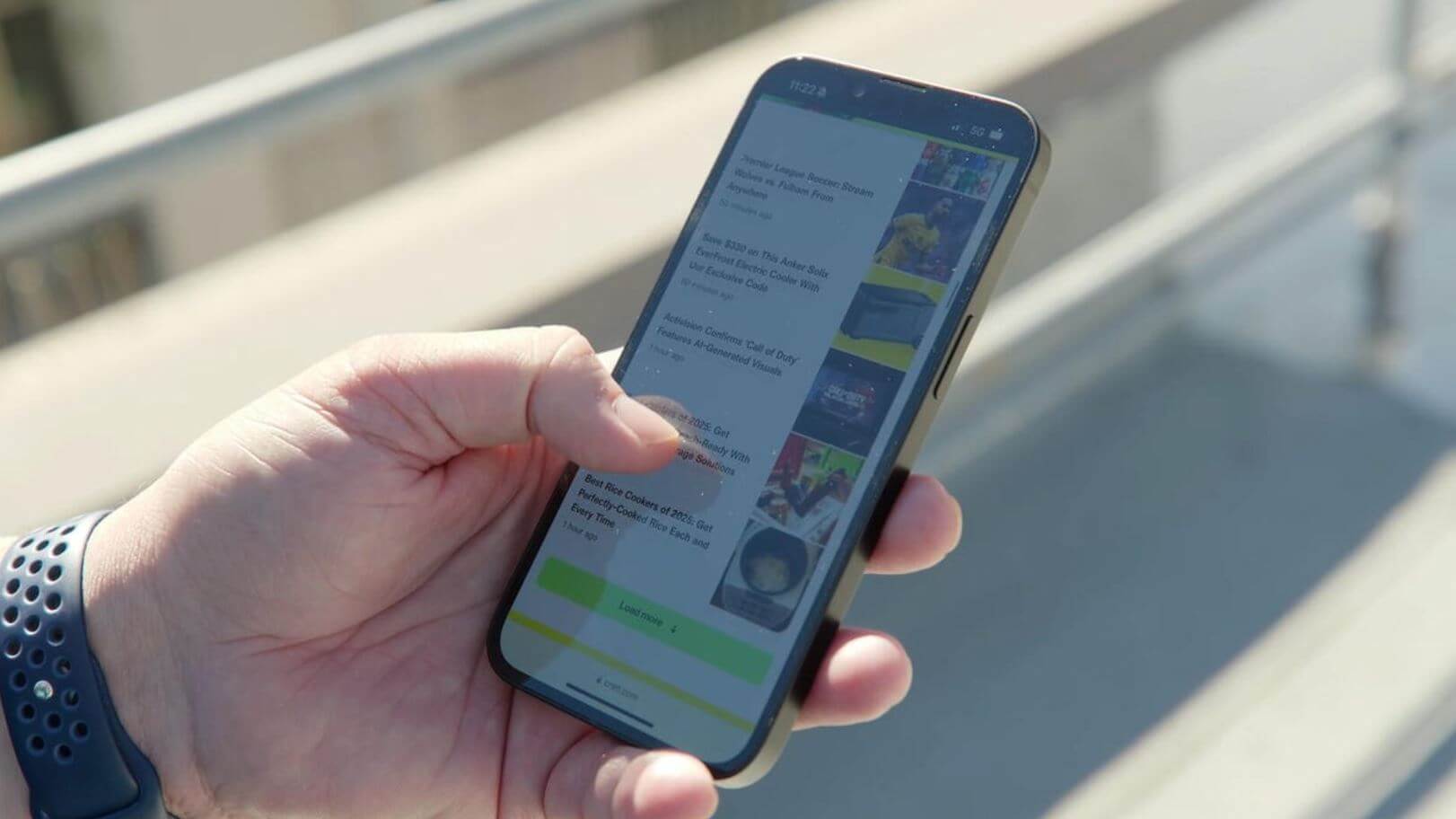 Стоит ли покупать iPhone 16e. В iPhone 16e установлен старый экран, не отличающийся высокой яркостью. Фото: cnet.com. Стоит ли покупать iPhone 16e. В iPhone 16e установлен старый экран, не отличающийся высокой яркостью. Фото: cnet.com. Фото.