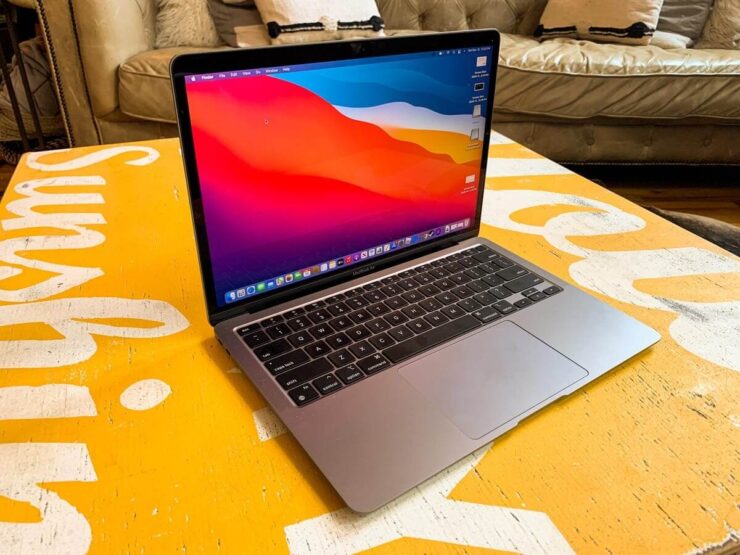 Mac с процессорами Apple M-серии и как узнать свой процессор. Старичок MacBook Air на M1 тоже получит апдейт. Изображение: cnet.com. Фото.