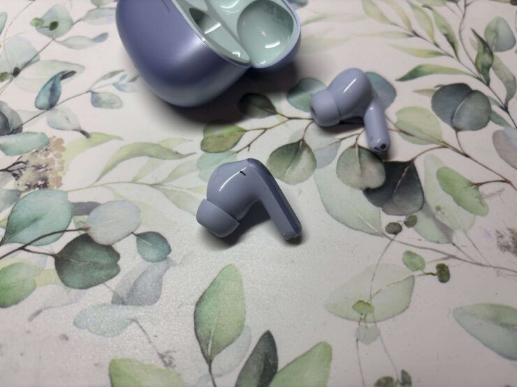 Беспроводные наушники с хорошим звуком. В комплекте идет несколько насадок, чтобы посадка в ухе была наиболее комфортной. Беспроводные наушники с хорошим звуком. В комплекте идет несколько насадок, чтобы посадка в ухе была наиболее комфортной. Фото.