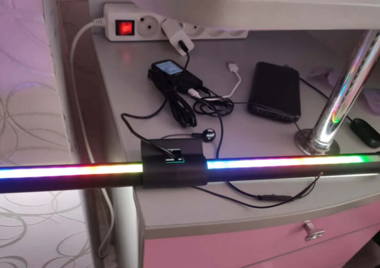 RGB-подсветка для монитора. Эта подсветка крепится прямо на монитор. Фото.