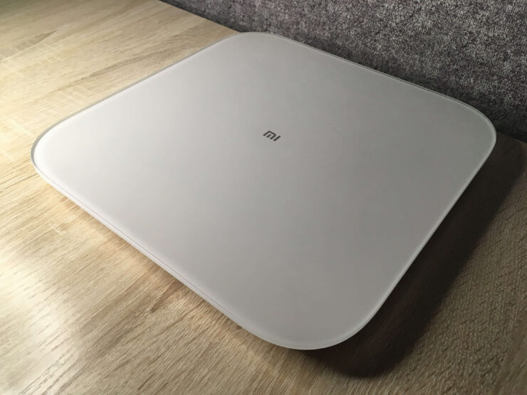 Xiaomi Mi Smart Scale 2 — умные весы Xiaomi. Выглядит эта модель как здорово, благодаря молочно-белому стеклу. Изображение: ixbt.com. Фото.