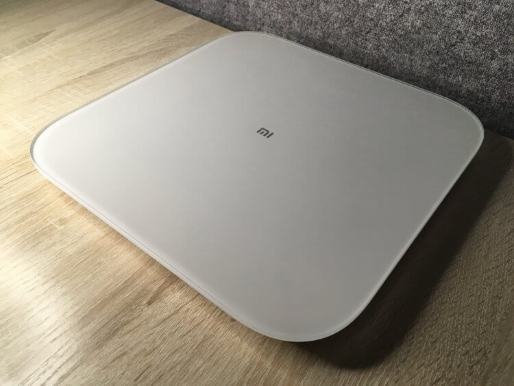 Xiaomi Mi Smart Scale 2 — умные весы Xiaomi. Выглядит эта модель как здорово, благодаря молочно-белому стеклу. Изображение: ixbt.com. Xiaomi Mi Smart Scale 2 — умные весы Xiaomi. Выглядит эта модель как здорово, благодаря молочно-белому стеклу. Изображение: ixbt.com. Фото.