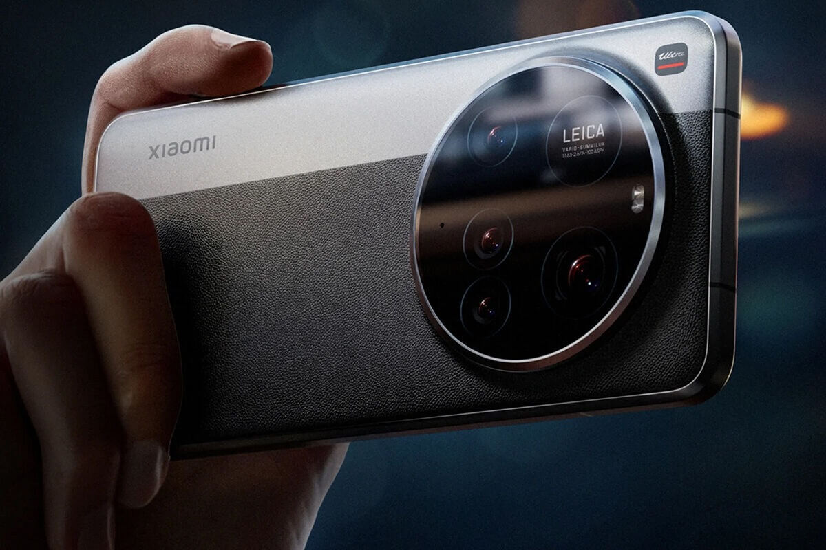 Xiaomi 15 Ultra или iPhone 16 Pro Max. Выглядит как настоящая камера. Изображение: gazeta.ru. Фото.