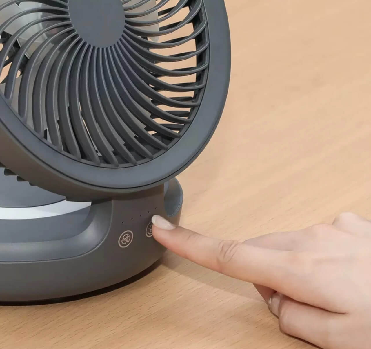 Подвесной вентилятор с пультом. В комплекте есть пульт ДУ. Фото.