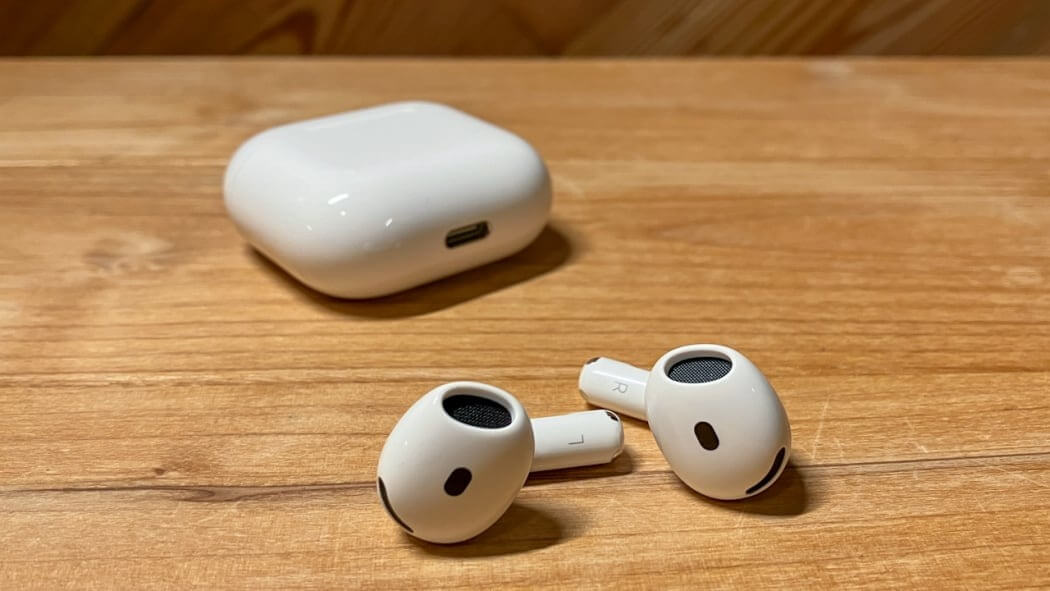 Беспроводные наушники AirPods 4. AirPods 4 без шумоподавления подойдут тем, для кого качество звука отходит на второй план. Изображение: uk.pcmag.com. Фото.