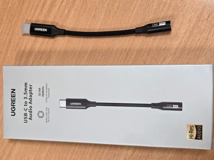 Переходник с 3,5 мм на USB-C. С таким проводом наушники можно подключить к любому устройству даже без разъема 3,5 мм. Фото.