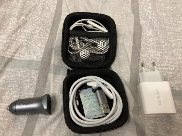 Органайзер для проводов и зарядок. Отличный органайзер для зарядок и проводов. Фото.