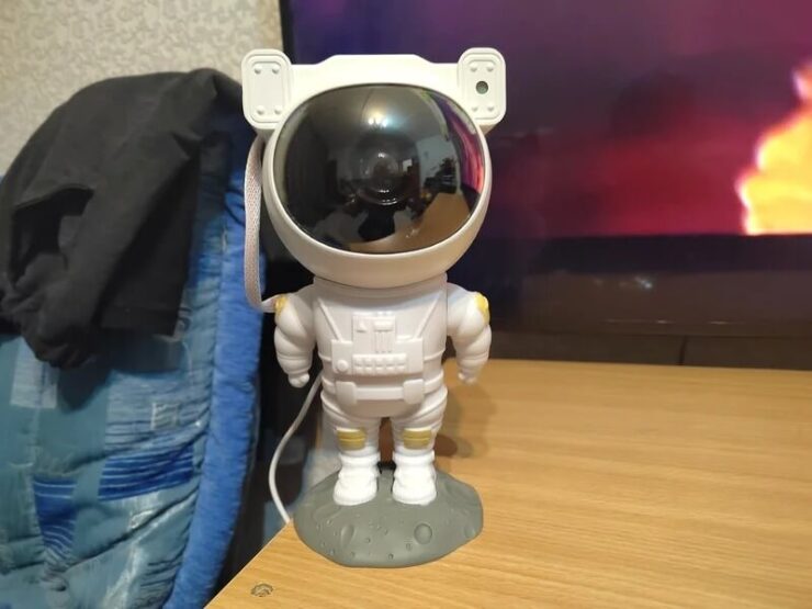 Проектор звездного неба. Проектор еще и выглядит прикольно. Фото.