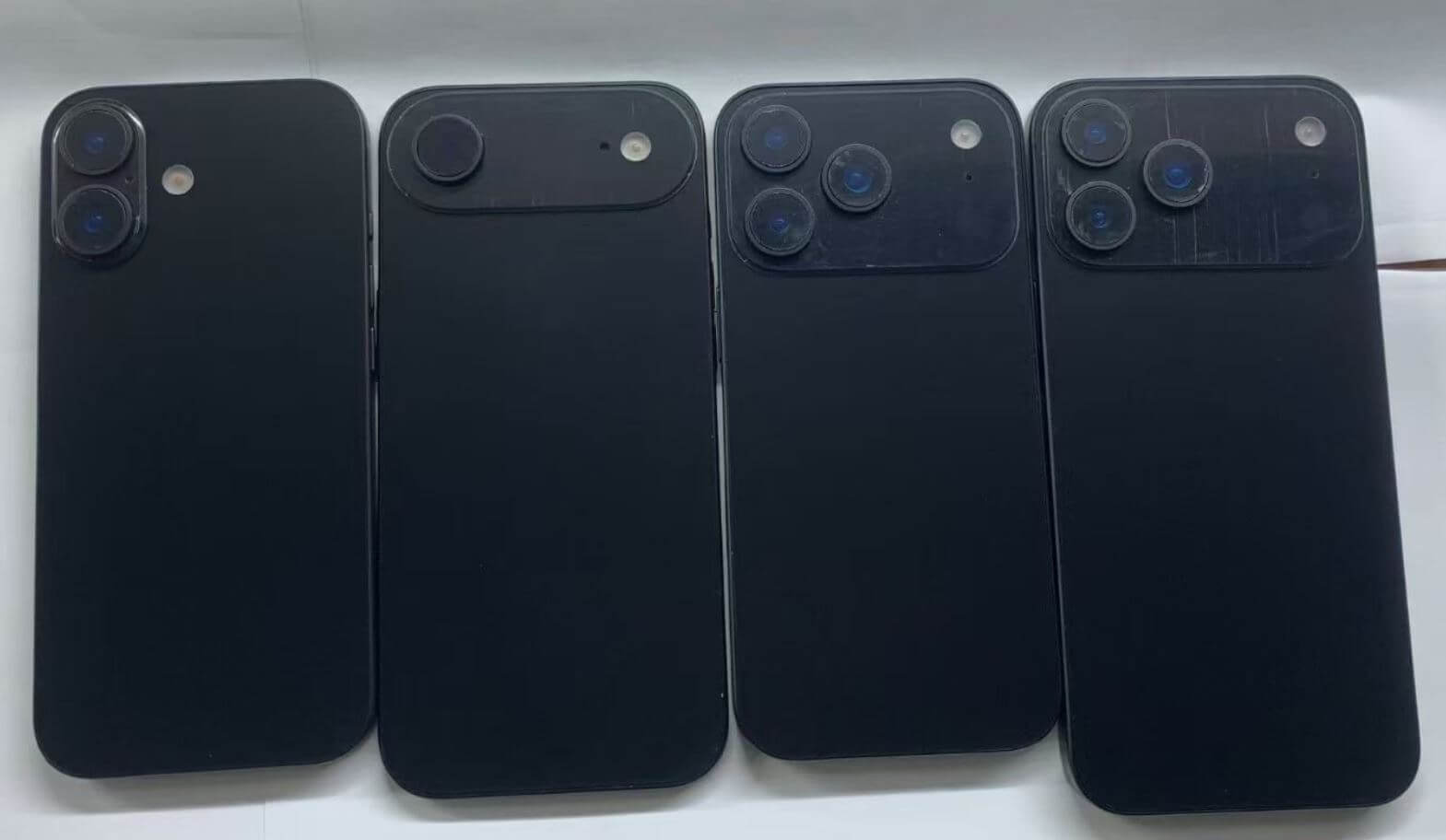В cеть слили макеты всех iPhone 17 в черном и белом цвете. К таким изменениям вы вряд ли были готовы. Все модели iPhone 17 с новым блоком камер в черном цвете выглядят необычно. Фото: https://x.com/SonnyDickson. В cеть слили макеты всех iPhone 17 в черном и белом цвете. К таким изменениям вы вряд ли были готовы. Все модели iPhone 17 с новым блоком камер в черном цвете выглядят необычно. Фото: https://x.com/SonnyDickson. Фото.