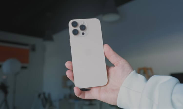iPhone 16 Pro Max — айфон с большой батареей. iPhone 16 Pro Max считается лучшим айфоном, но по автономности он лишь на втором месте. Фото: MacRumors. iPhone 16 Pro Max — айфон с большой батареей. iPhone 16 Pro Max считается лучшим айфоном, но по автономности он лишь на втором месте. Фото: MacRumors. Фото.