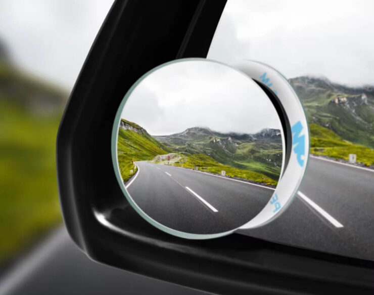 Круглые зеркала для слепых зон. Это зеркало для зеркала, чтобы ты смотрел в зеркало, когда смотришь в зеркало. Фото.