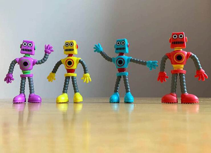 Проволочный робот-антистресс. Такой робот понравится и детям, и взрослым. Фото.