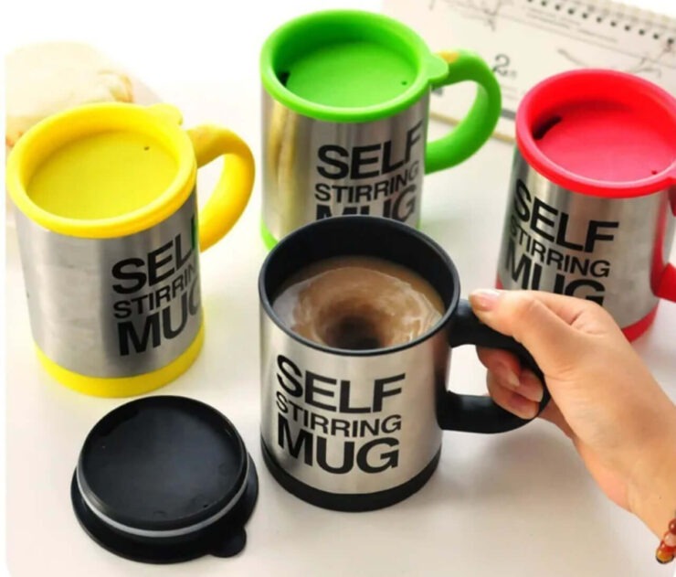 Кружка с автоматическим перемешиванием. Жизнь слишком коротка, чтобы тратить ее на размешивание сахара. Фото.