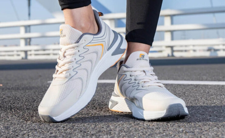 Дышащие кроссовки для бега. В наличии есть несколько цветовых вариантов. Фото.