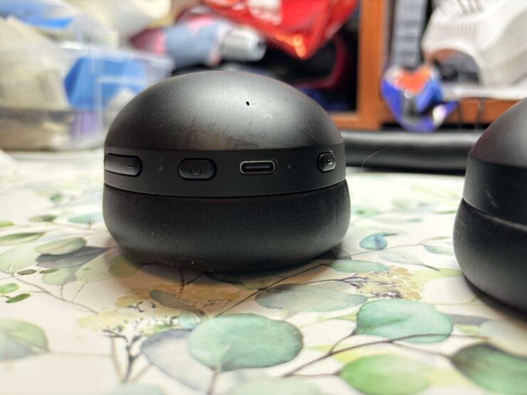 Какие полноразмерные наушники выбрать. На пластике остались потертости после одного раза в рюкзаке. Фото.