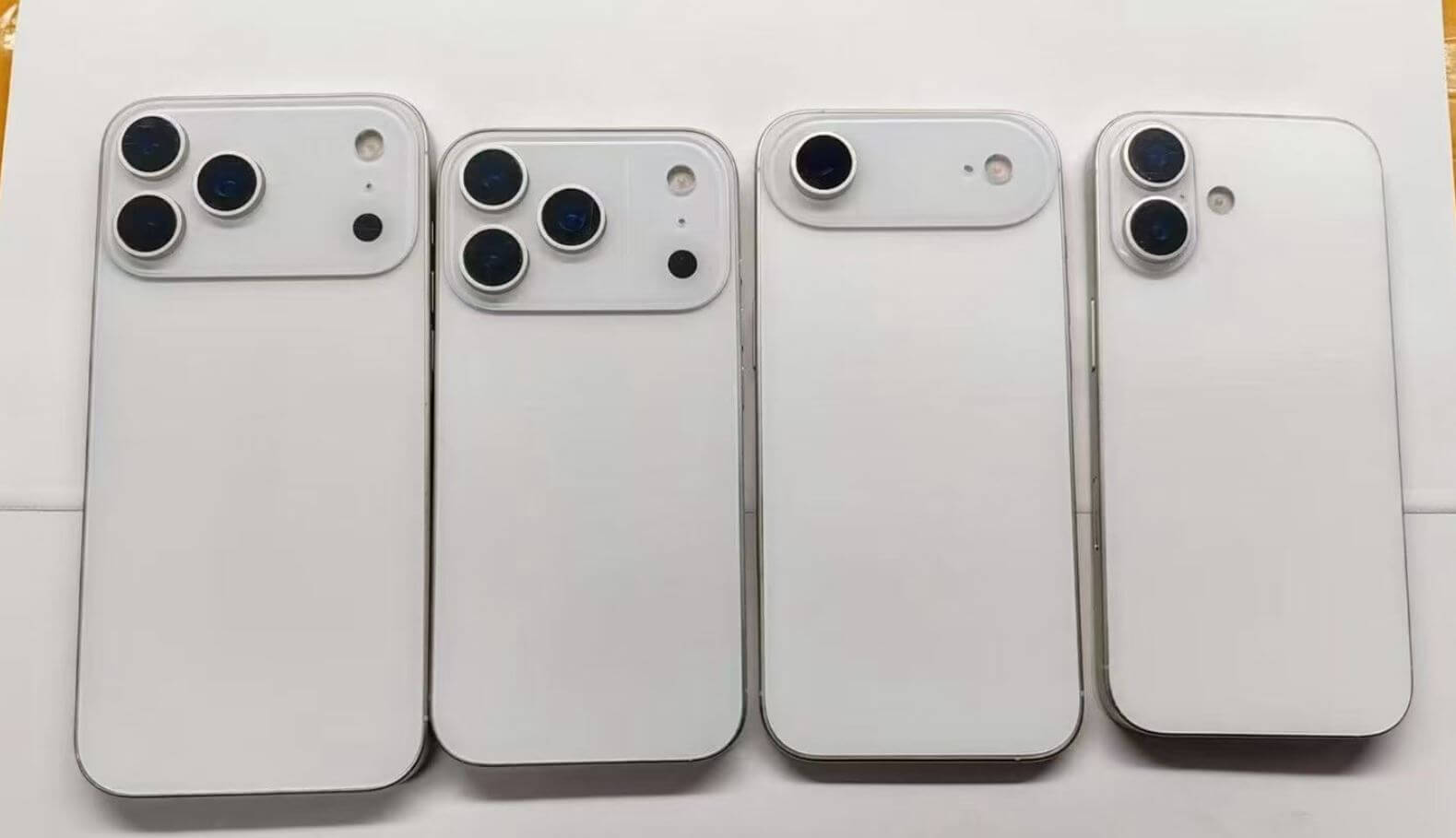 В cеть слили макеты всех iPhone 17 в черном и белом цвете. К таким изменениям вы вряд ли были готовы. В Сеть слили дизайн нового iPhone 17. Выглядит странновато. Фото: https://x.com/SonnyDickson. В cеть слили макеты всех iPhone 17 в черном и белом цвете. К таким изменениям вы вряд ли были готовы. В Сеть слили дизайн нового iPhone 17. Выглядит странновато. Фото: https://x.com/SonnyDickson. Фото.