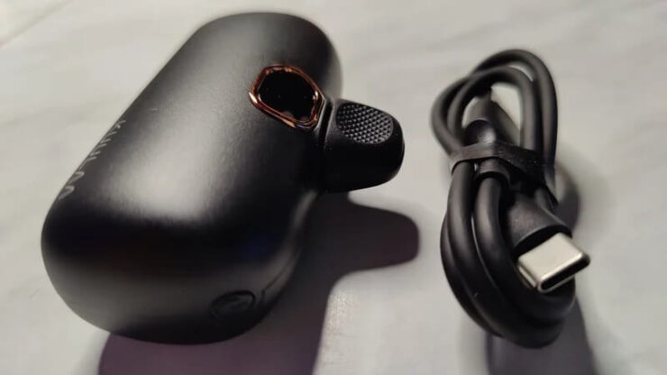 Внешний аккумулятор на 5000 мАч. Внешний аккумулятор компактный и позволит не остаться без связи. Фото.