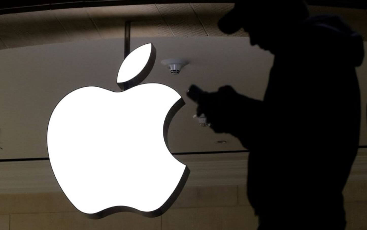 Суд оштрафовал Apple на 2,5 миллиона рублей за пропаганду ЛГБТ* в России. Apple заплатит крупный штраф за распространение незаконной информации. Фото: upi.com. Суд оштрафовал Apple на 2,5 миллиона рублей за пропаганду ЛГБТ* в России. Apple заплатит крупный штраф за распространение незаконной информации. Фото: upi.com. Фото.