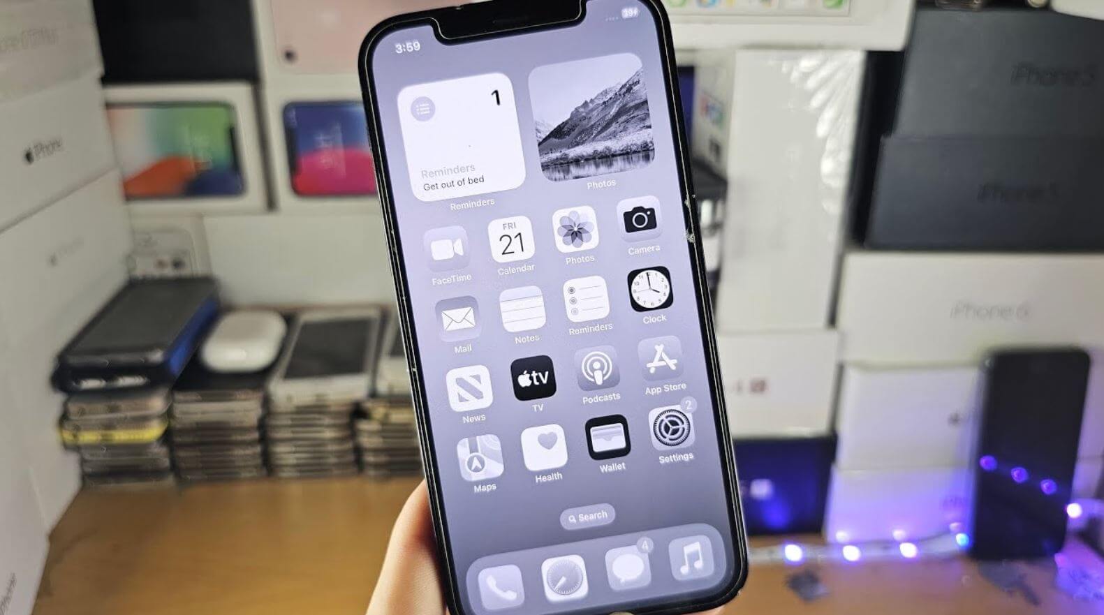Как вернуть цветные иконки, если они стали черно-белыми на iPhone с iOS 18