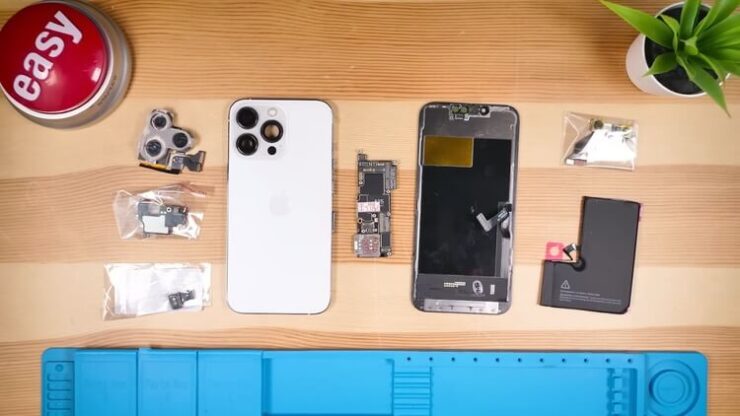 Важно найти плату с рабочим Face ID. Изображение: phonerepairguru.com. Фото.