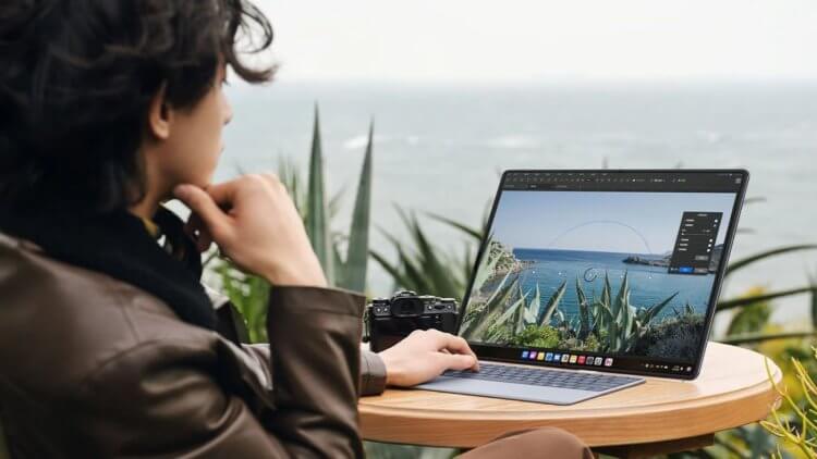 Huawei раньше Apple показала, каким должен быть гибкий MacBook. Всё снято в стиле Apple. Изображение: macrumors.com. Huawei раньше Apple показала, каким должен быть гибкий MacBook. Всё снято в стиле Apple. Изображение: macrumors.com. Фото.