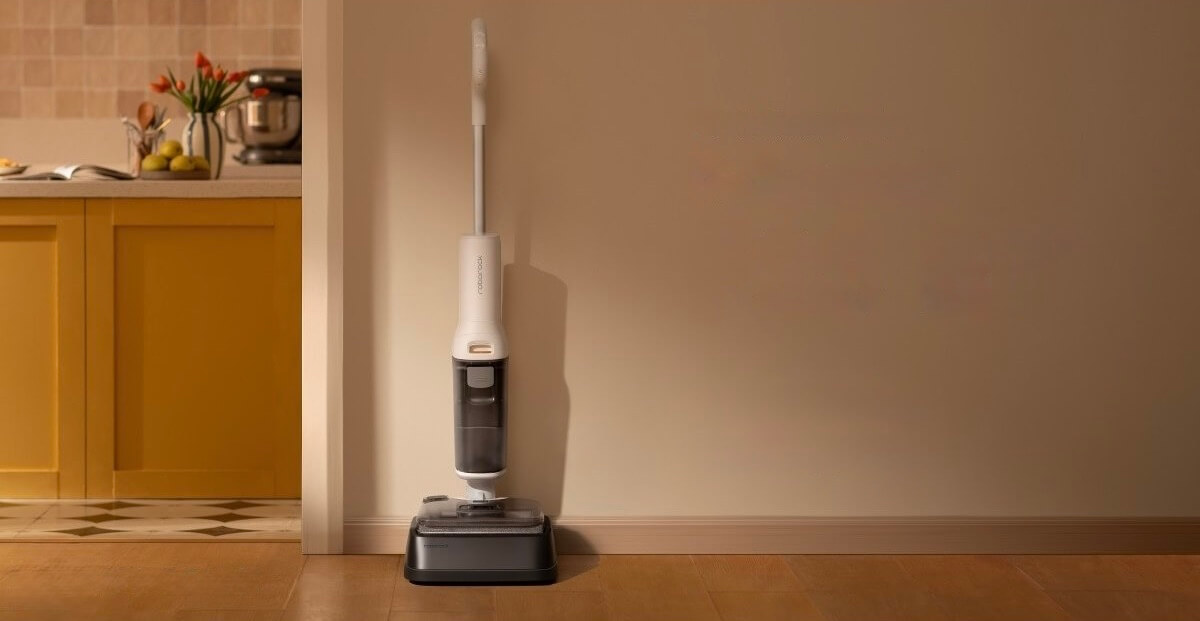 Пылесос с самоочисткой. Станция самоочистки в Roborock небольшая, но при этом функциональная. Изображение: news.kakaku.com. Фото.