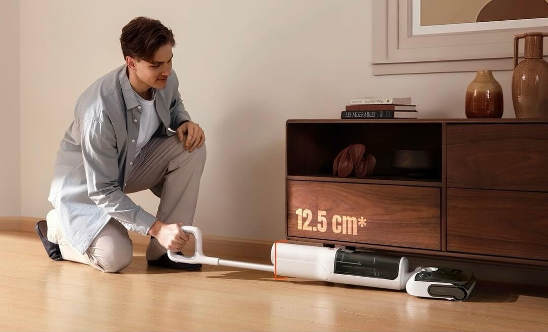 Вертикальный пылесос для дома. Далеко не каждый пылесос может так разложиться без потери мощности. Изображение: o-tech.com.vn. Фото.