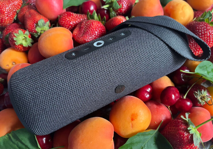 Наконец-то, умная колонка с Алисой, которую можно брать с собой. Обзор Яндекс Станции Стрит. Звук из этой колонки такой же сочный, как эти фрукты. Наконец-то, умная колонка с Алисой, которую можно брать с собой. Обзор Яндекс Станции Стрит. Звук из этой колонки такой же сочный, как эти фрукты. Фото.