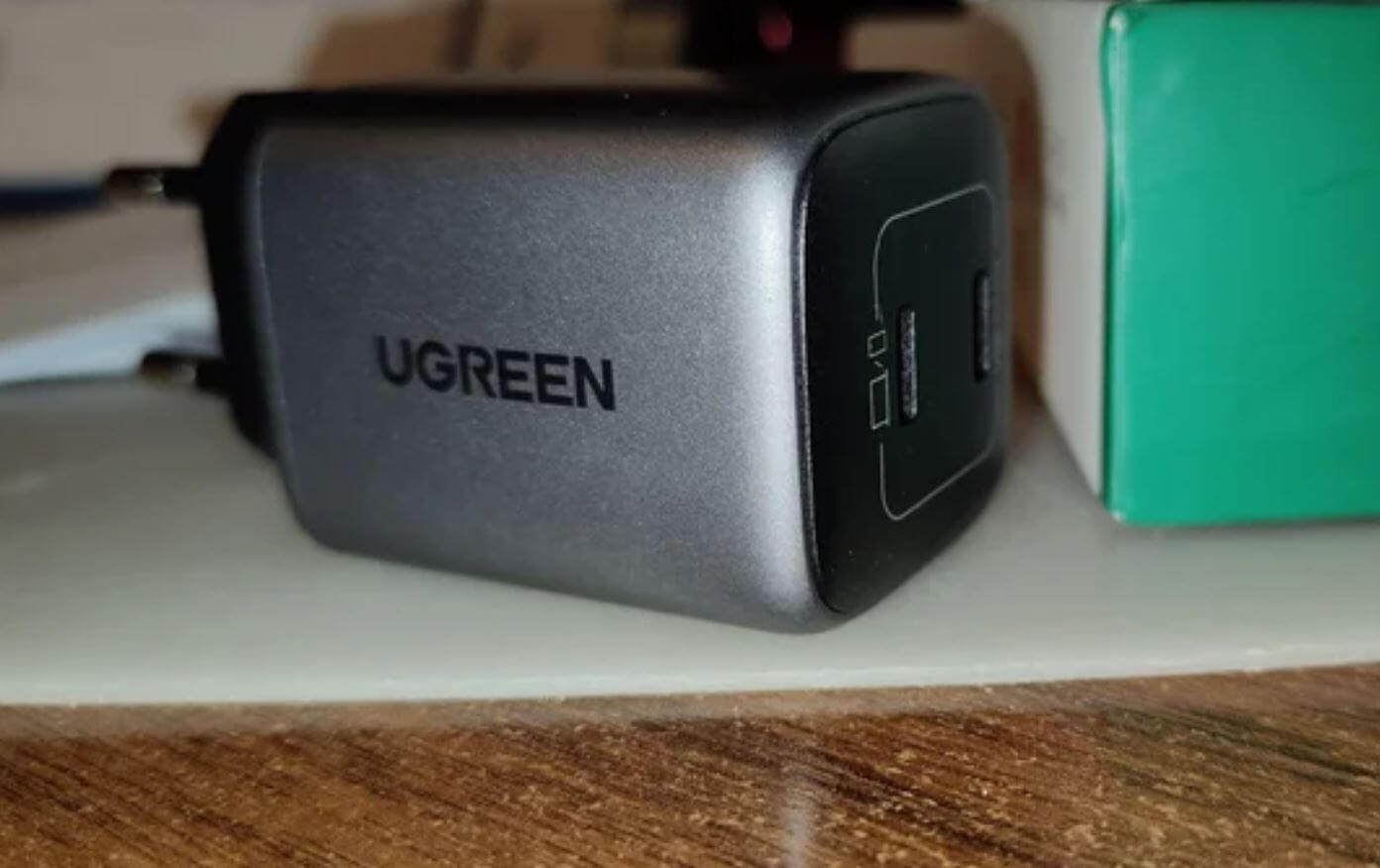 Мощная быстрая зарядка на Айфон. Зарядка UGREEN отличается высокой мощностью и качеством. Мощная быстрая зарядка на Айфон. Зарядка UGREEN отличается высокой мощностью и качеством. Фото.