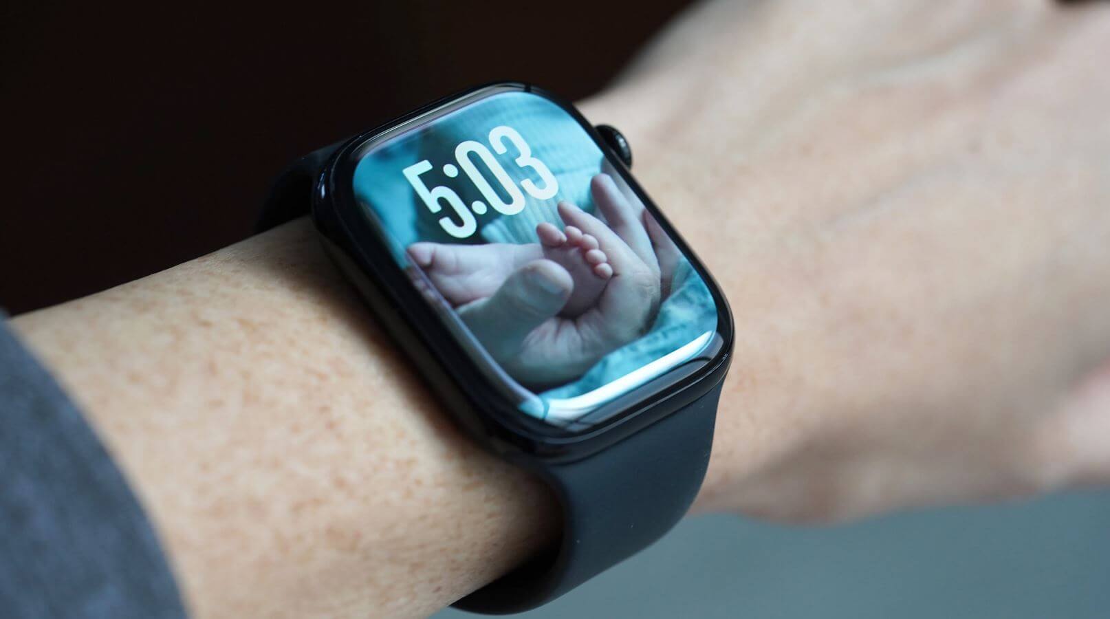 Циферблат с фотографией watchOS 11. Настройте циферблат, использовав фото своего ребенка. Фото: androidauthority.com. Циферблат с фотографией watchOS 11. Настройте циферблат, использовав фото своего ребенка. Фото: androidauthority.com. Фото.