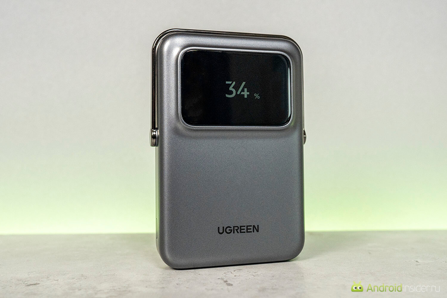 Обзор внешнего аккумулятора Ugreen Uno Magnetic Wireless. Остаток заряда можно посмотреть в виде эмоций или цифрами. Обзор внешнего аккумулятора Ugreen Uno Magnetic Wireless. Остаток заряда можно посмотреть в виде эмоций или цифрами. Фото.