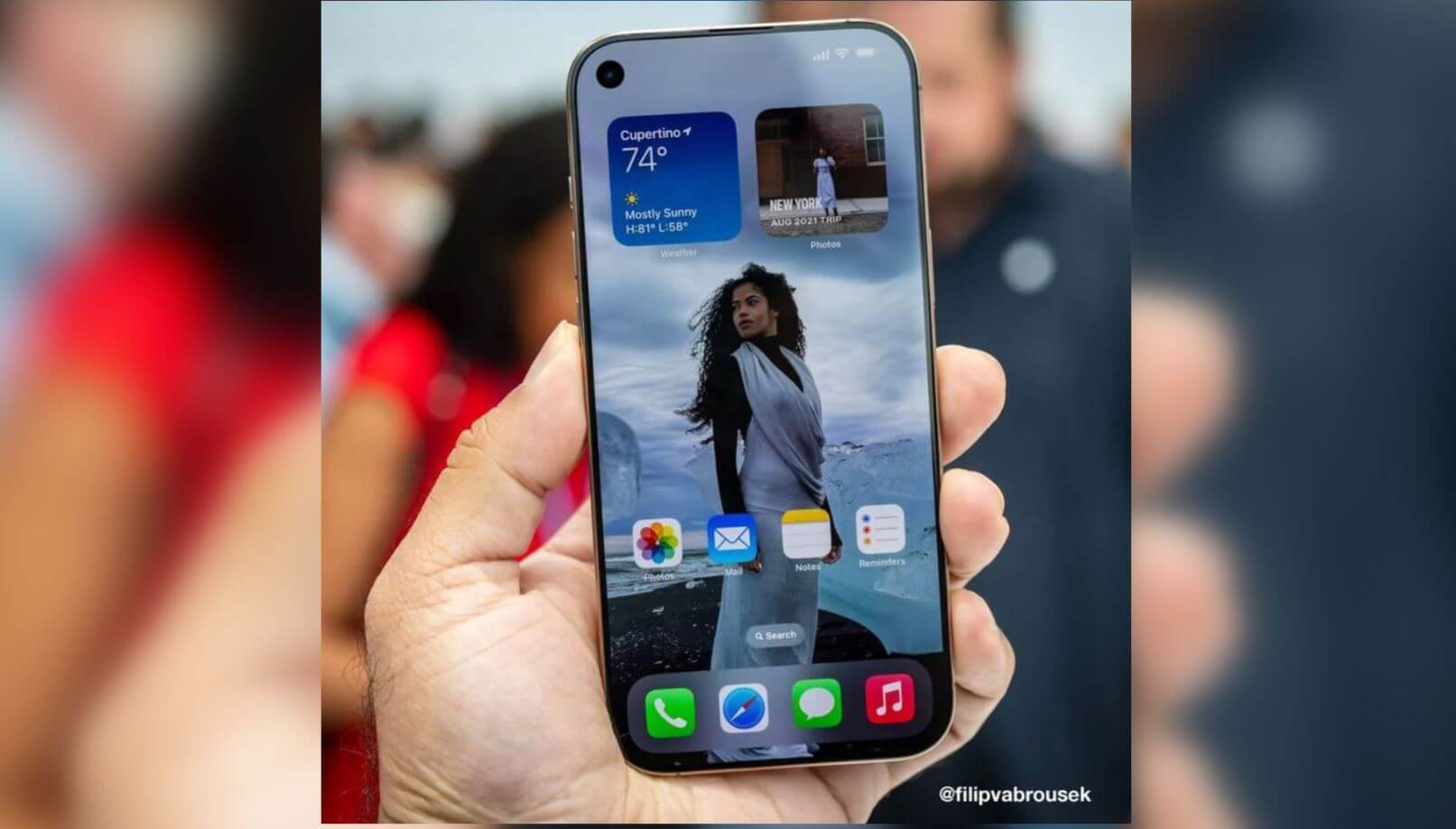Как может выглядеть iPhone 18 Pro с фронталкой в углу экрана и со скрытым Face ID
