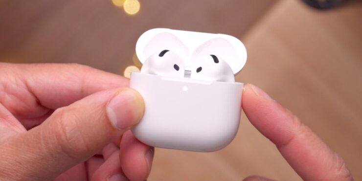 Базовые AirPods тоже не получат апдейт в ближайшее время. Изображение: 9to5mac.com. Фото.