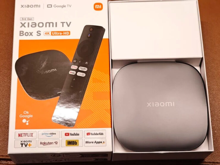ТВ-приставка Xiaomi Mi TV Box S. Такую приставку не стыдно поставить рядом с телевизором. Фото.