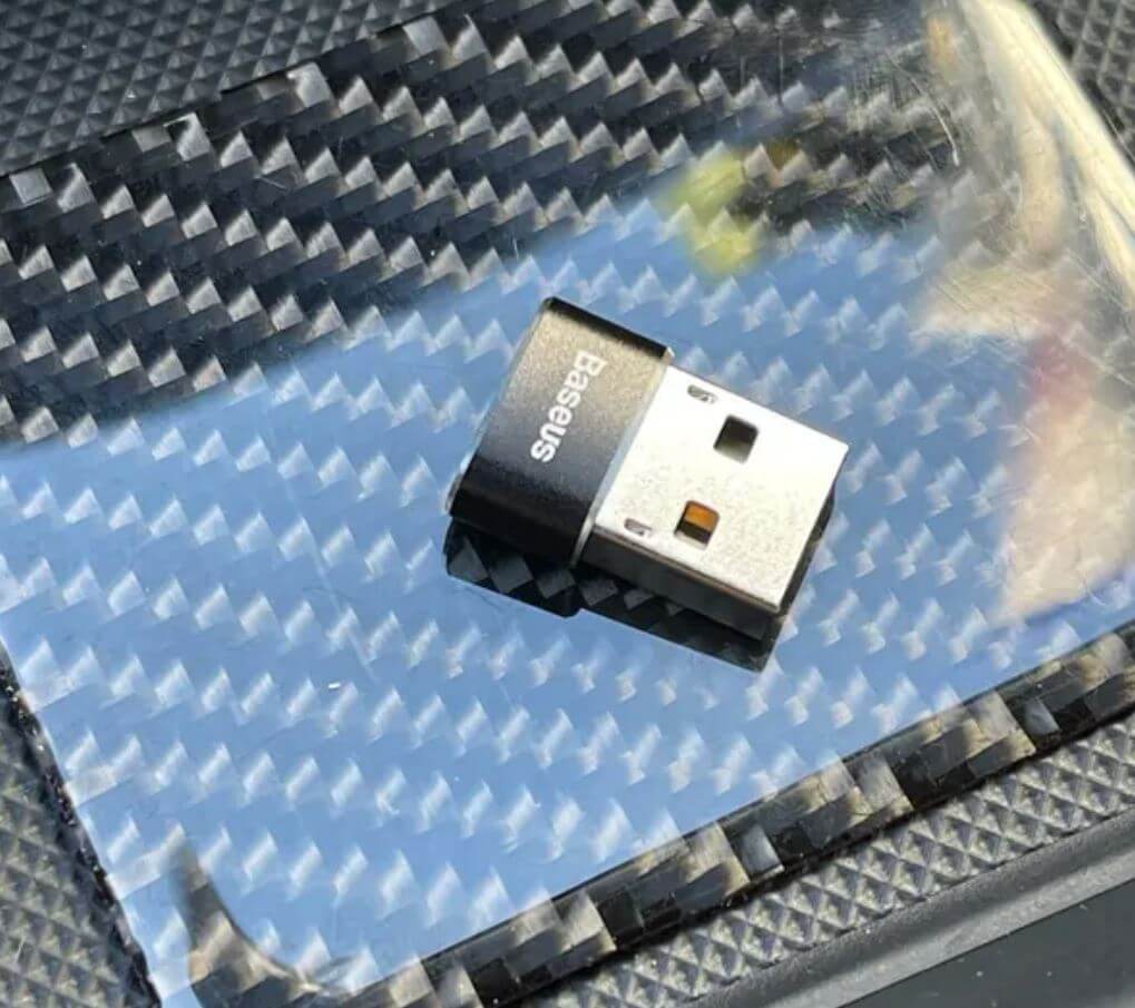 Переходник USB-C. Переходник с USB-A на USB-C (и наоборот) точно не будет лишним в вашем арсенале. Фото.