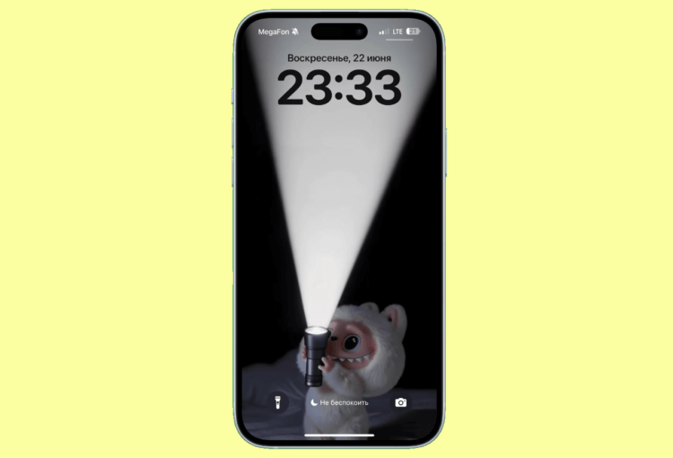 Как сделать живые обои с Лабубу на iPhone. В результате у вас получится вот такая прикольная заставка. Фото.