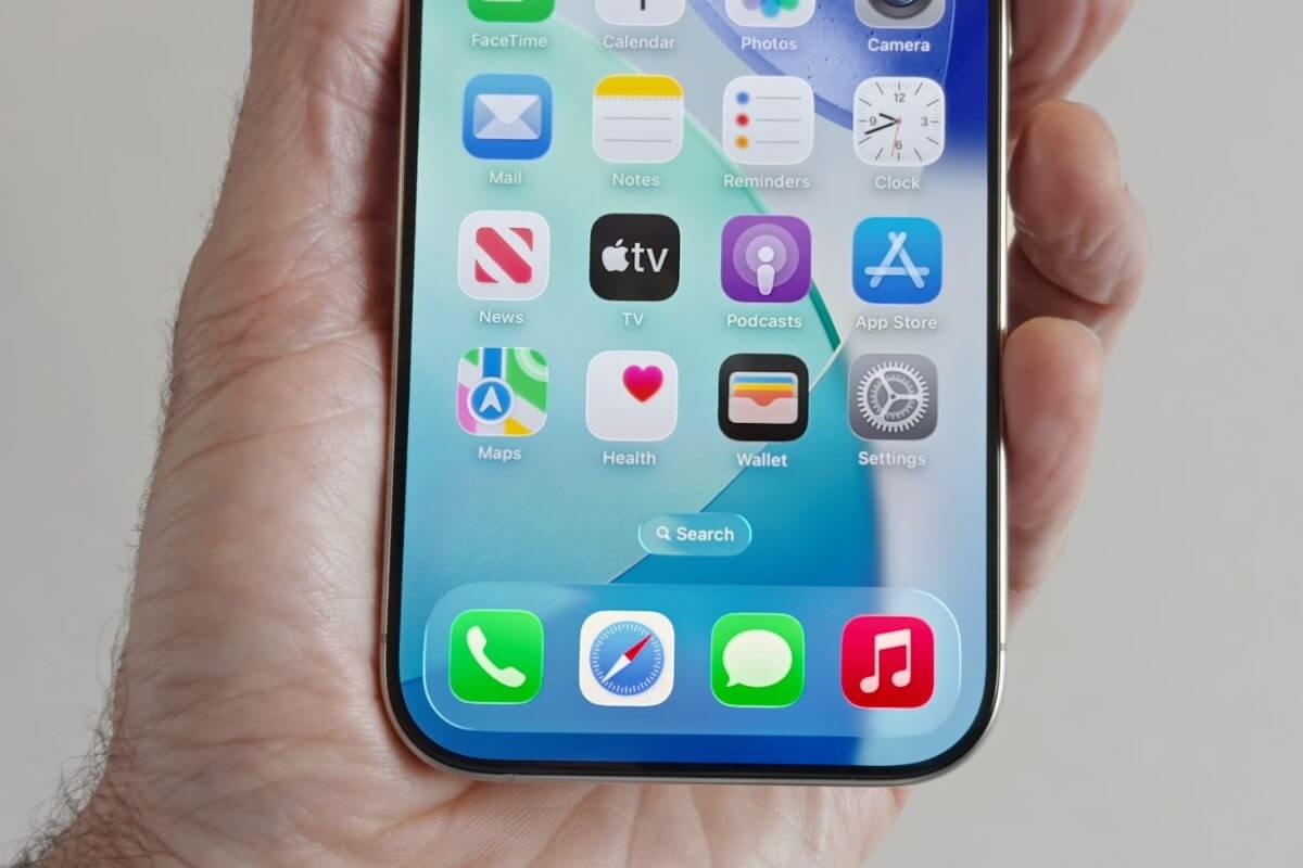Что дизайнеры говорят про новый стиль Liquid Glass в iOS 26. Фото.