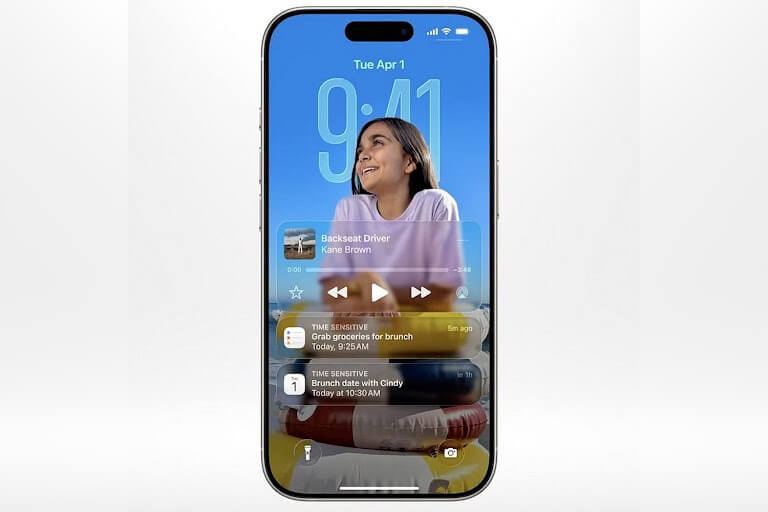 Под новый дизайн придется скрупулёзно подбирать обои, так как часть текста и элементов могут стать нечитаемыми. Изображение: mforum.ru. Фото.