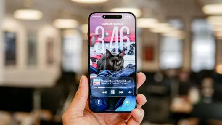 Что дизайнеры говорят про новый стиль Liquid Glass в iOS 26. Если правильно подобрать заставку и грамотно настроить все элементы, то Liquid Glass вам точно понравится. Изображение: dgl.ru. Что дизайнеры говорят про новый стиль Liquid Glass в iOS 26. Если правильно подобрать заставку и грамотно настроить все элементы, то Liquid Glass вам точно понравится. Изображение: dgl.ru. Фото.