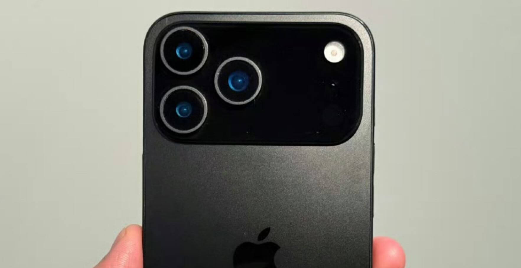 В сеть слили реальные фото iPhone 17 Pro. Новый смартфон Apple 2025 просто не узнать. К такому блоку камер придется долго привыкать. Фото: 9to5mac.com. В сеть слили реальные фото iPhone 17 Pro. Новый смартфон Apple 2025 просто не узнать. К такому блоку камер придется долго привыкать. Фото: 9to5mac.com. Фото.